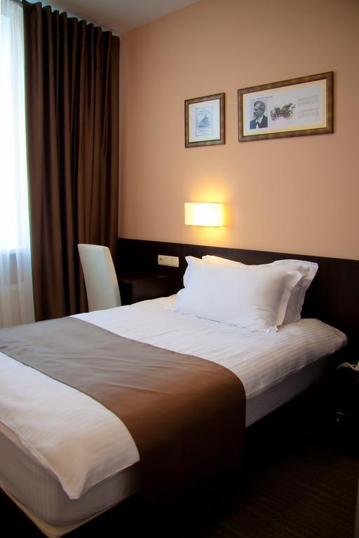 Schiller Hotel Kamianske Quarto foto